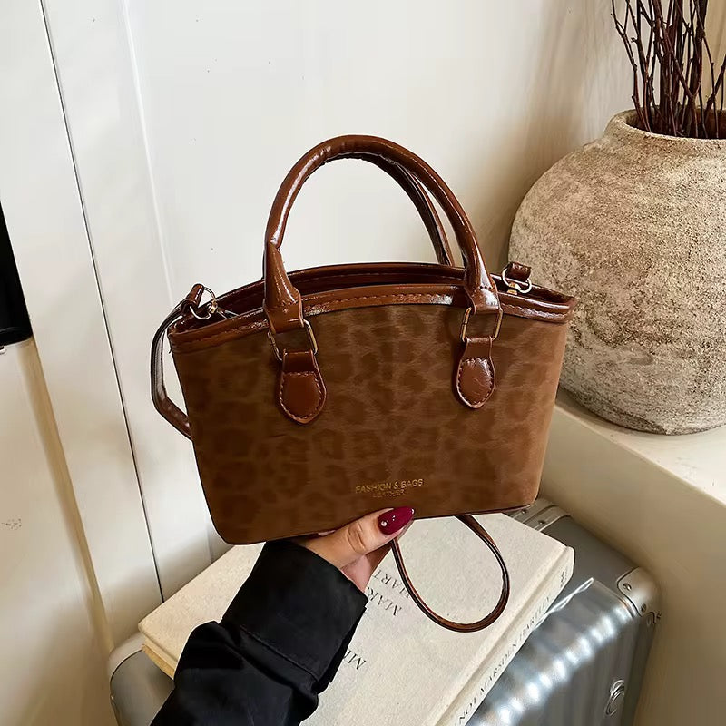 Chic kitty satchel