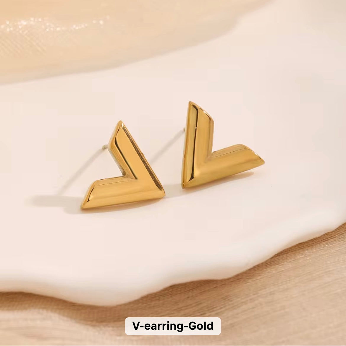 Gold V-Charm Jewelry Set